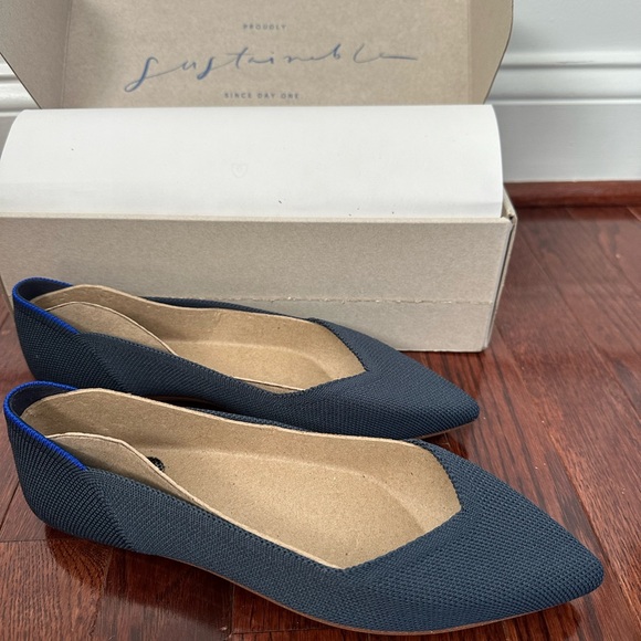 Rothy’s The Point flat navy shoe size 7 women’s, new in box. Machine washable. - Picture 4 of 5